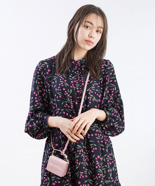 MILKFED.（ミルクフェド）の「STENCIL LOGO SHOULDER STRAP WALLET（財布・レディース・ライトピンク/ブラウン/ブラック・ONE SIZE）」の11枚目の写真