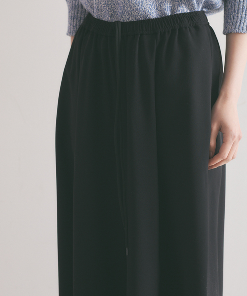 qualite（カリテ）の「バックサテンジョーゼットドレープパンツ（その他パンツ・レディース・ベージュ/ブラック・36/38）」の17枚目の写真