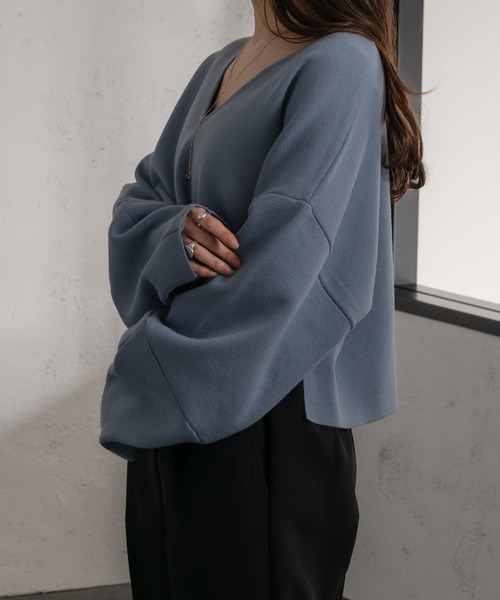 Ezick（エジック）の「バックシャンVネックショートトップス（ニット/セーター・レディース・ライトブルー/グレイッシュベージュ/ブラック・FREE）」の5枚目の写真