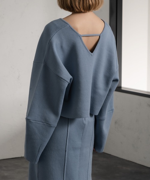 Ezick（エジック）の「バックシャンVネックショートトップス（ニット/セーター・レディース・ライトブルー/グレイッシュベージュ/ブラック・FREE）」の11枚目の写真