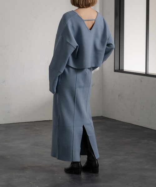 Ezick（エジック）の「バックシャンVネックショートトップス（ニット/セーター・レディース・ライトブルー/グレイッシュベージュ/ブラック・FREE）」の14枚目の写真