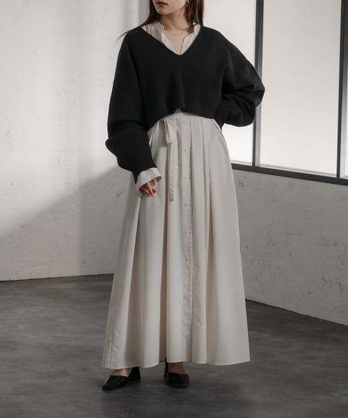 Ezick（エジック）の「バックシャンVネックショートトップス（ニット/セーター・レディース・ライトブルー/グレイッシュベージュ/ブラック・FREE）」の17枚目の写真