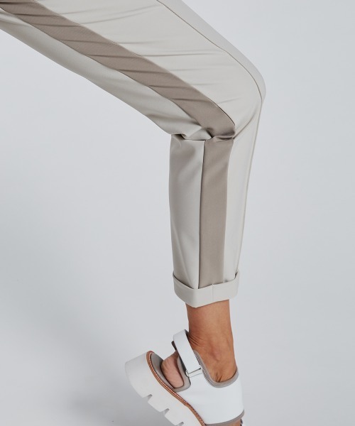 ESSENTIAL(エッセンシャル)の「ストレッチハイウエストパンツ(その他パンツ・レディース・ブラック/ベージュ/オフホワイト・38/36)」の4枚目の写真