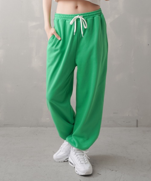 SPINNS（スピンズ）の「【選べるカラバリ】トレンドボーイズスウェットパンツ（スウェットパンツ・レディース・オフホワイト/ブラック/オートミール/ピンク/グリーン・L/M）」の4枚目の写真