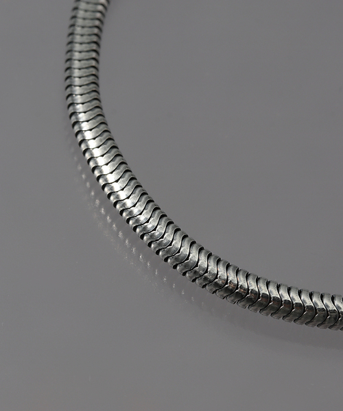 JOURNAL STANDARD（ジャーナルスタンダード）の「【ON THE SUNNY SIDE OF THE STREET】3mm スネークチェーンブレスレット（ブレスレット・メンズ・シルバー・FREE）」の4枚目の写真