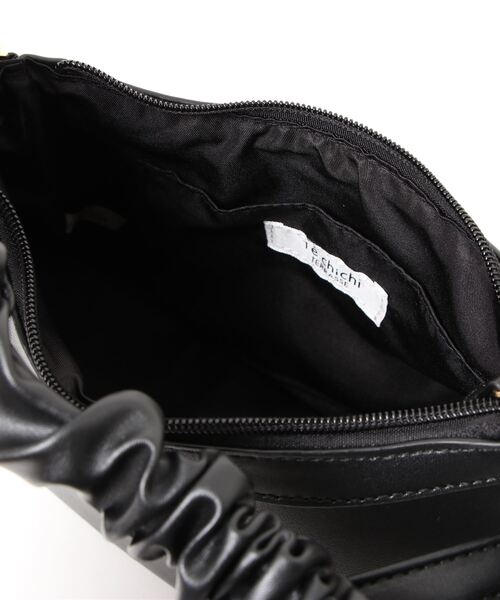 Te chichi TERRASSE（テチチテラス）の「くしゅくしゅハンドルバッグ（ショルダーバッグ・レディース・オフホワイト/ブラック/ブラウン・ﾌﾘ-）」の5枚目の写真