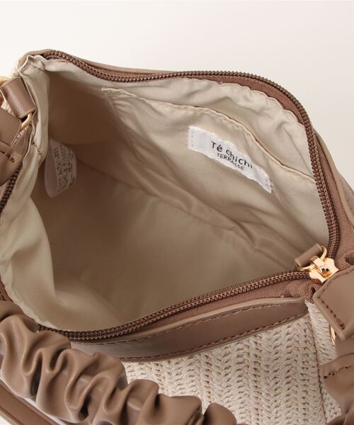 Te chichi TERRASSE（テチチテラス）の「くしゅくしゅハンドルバッグ（ショルダーバッグ・レディース・オフホワイト/ブラック/ブラウン・ﾌﾘ-）」の7枚目の写真