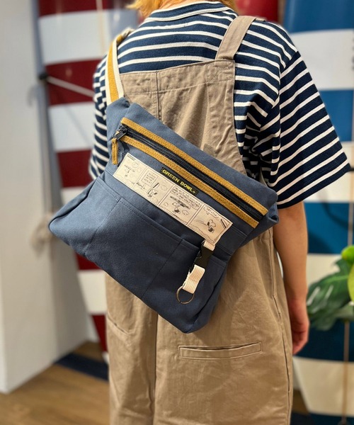 SNOOPY×OLD BETTY'S(スヌーピーカケルオールドベティーズ)の「SNP Canvas×Suede Hip Bag(ボディバッグ/ウエストポーチ・レディース・ブルー・FREE)」の6枚目の写真