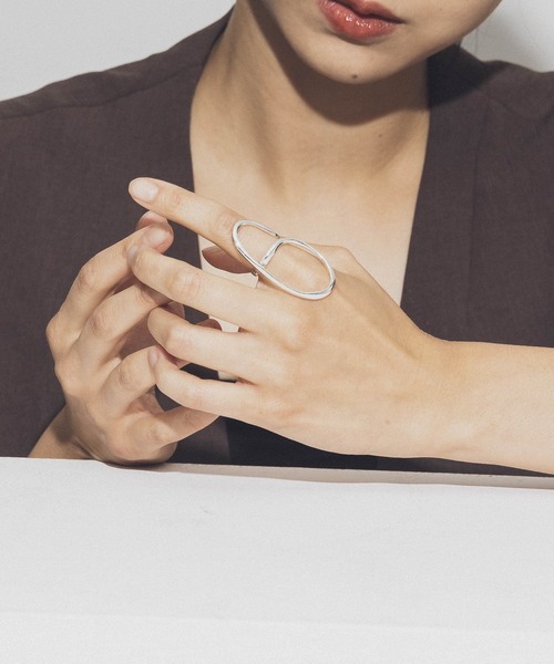 URBAN RESEARCH(アーバンリサーチ)の「decor『デコール』 Big Hoop Ring(リング・レディース・シルバー・-)」の7枚目の写真