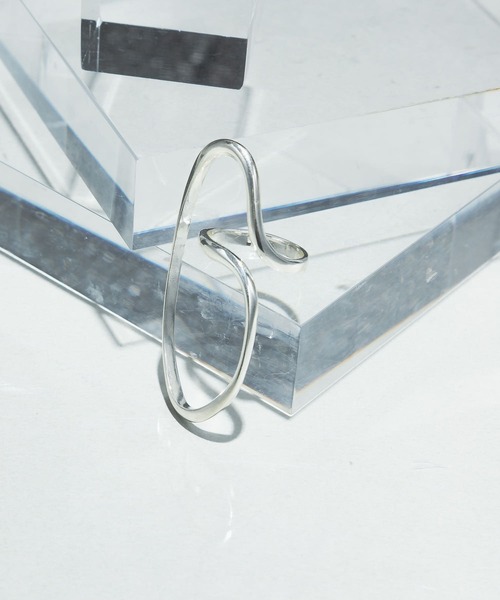 URBAN RESEARCH(アーバンリサーチ)の「decor『デコール』 Big Hoop Ring(リング・レディース・シルバー・-)」の6枚目の写真