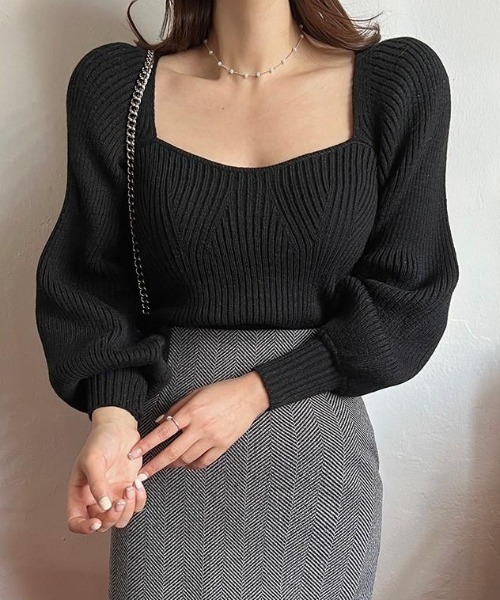 VIBGYOR(ヴィブジョー)の「【バーレスク】スクエアネックボリュームスリーブニット(BQ)(ニット/セーター・レディース・ホワイト/ブラック/ベージュ/レッド・MEDIUM)」の1枚目の写真