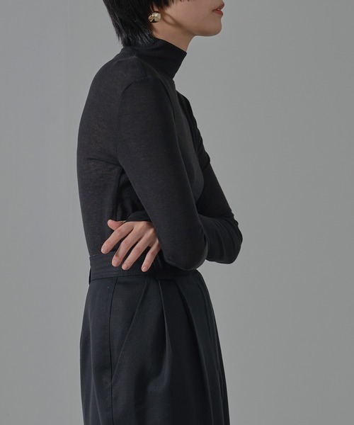 HANNE（アン）の「【by kumika】ハイネックシアーニットトップ（Tシャツ/カットソー・レディース・アイボリー/ブルー/ブラック・フリー）」の11枚目の写真