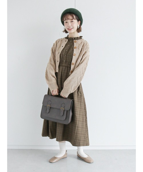 ehka sopo（エヘカソポ）の「ケーブル編みポンポン付クルーカーディガン（カーディガン/ボレロ・レディース・ベージュ/ダークブラウン/キナリ・ﾌﾘ-）」の16枚目の写真