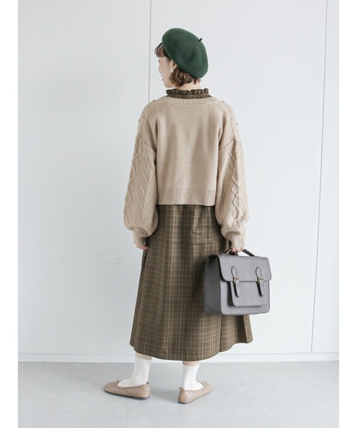 ehka sopo（エヘカソポ）の「ケーブル編みポンポン付クルーカーディガン（カーディガン/ボレロ・レディース・ベージュ/ダークブラウン/キナリ・ﾌﾘ-）」の4枚目の写真