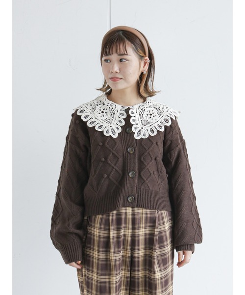 ehka sopo（エヘカソポ）の「ケーブル編みポンポン付クルーカーディガン（カーディガン/ボレロ・レディース・ベージュ/ダークブラウン/キナリ・ﾌﾘ-）」の5枚目の写真