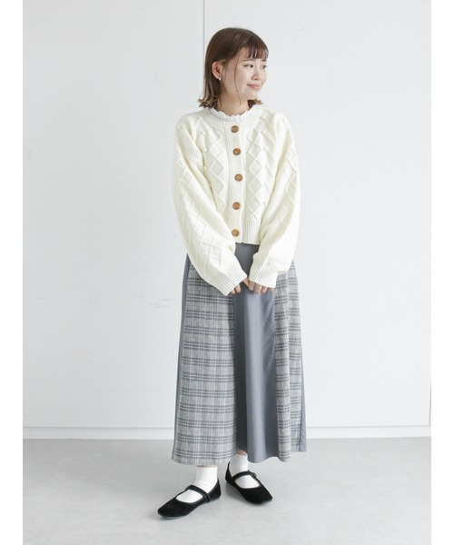 ehka sopo（エヘカソポ）の「ケーブル編みポンポン付クルーカーディガン（カーディガン/ボレロ・レディース・ベージュ/ダークブラウン/キナリ・ﾌﾘ-）」の22枚目の写真