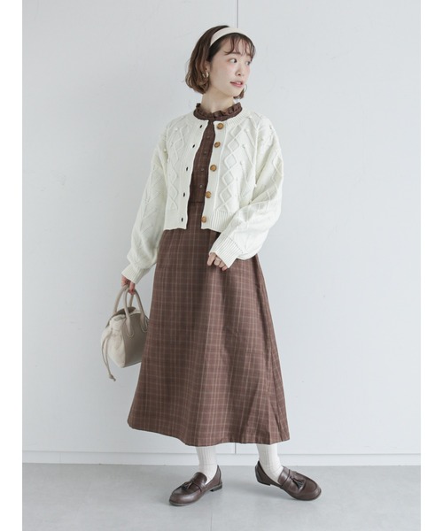 ehka sopo（エヘカソポ）の「ケーブル編みポンポン付クルーカーディガン（カーディガン/ボレロ・レディース・ベージュ/ダークブラウン/キナリ・ﾌﾘ-）」の15枚目の写真