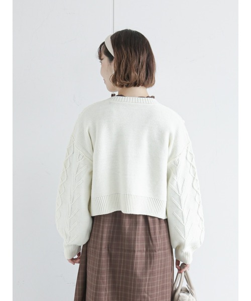 ehka sopo（エヘカソポ）の「ケーブル編みポンポン付クルーカーディガン（カーディガン/ボレロ・レディース・ベージュ/ダークブラウン/キナリ・ﾌﾘ-）」の19枚目の写真