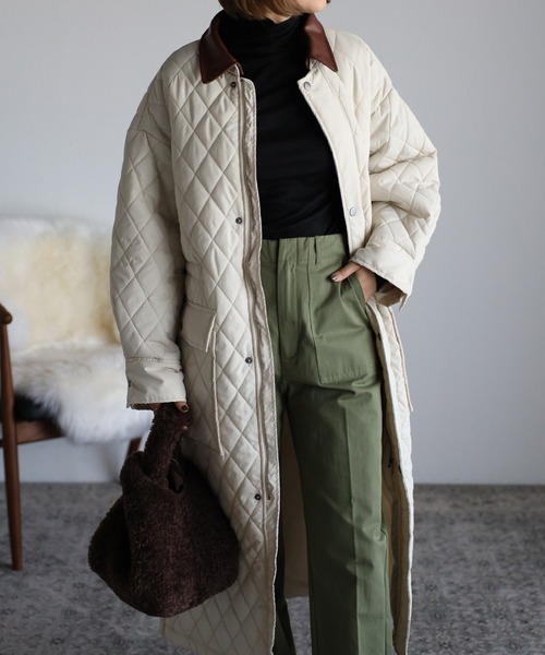 r.（アールドット）の「合皮衿取り外し サイドスリットキルティング ロングコート（その他アウター・レディース・オリーブ/ネイビー/ブラック/キナリ・FREE）」の5枚目の写真