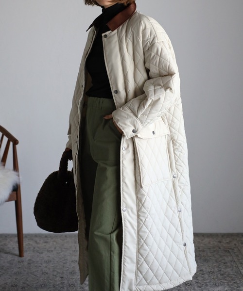 r.（アールドット）の「合皮衿取り外し サイドスリットキルティング ロングコート（その他アウター・レディース・オリーブ/ネイビー/ブラック/キナリ・FREE）」の6枚目の写真