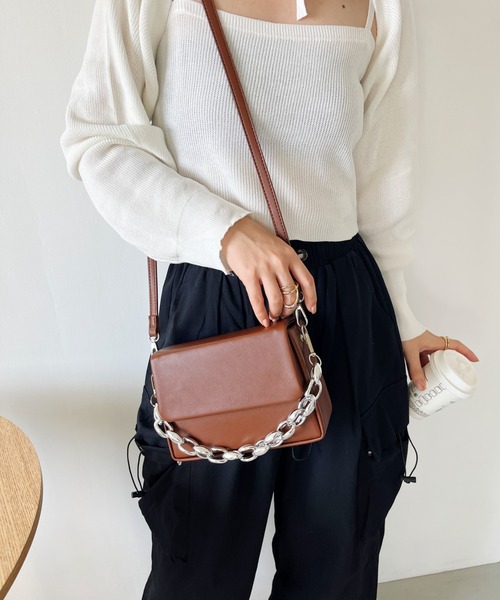 CLEA（クレア）の「チェーン付き 2WAYフラップスクエアPUショルダーバッグ（ショルダーバッグ・レディース・ブラウン/ブラック・FREE）」の14枚目の写真