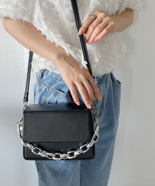 CLEA（クレア）の「チェーン付き 2WAYフラップスクエアPUショルダーバッグ（ショルダーバッグ・レディース・ブラウン/ブラック・FREE）」の3枚目の写真