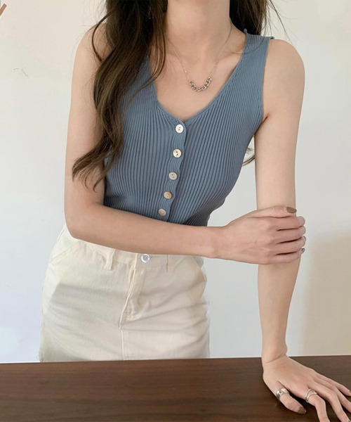 Chaco closet（チャコ クローゼット）の「リブニットフロントボタンコンパクトタンクトップ（タンクトップ・レディース・オレンジ/ホワイト/ベージュ/サックスブルー/ピンク/グリーン/ブラック・FREE）」の8枚目の写真