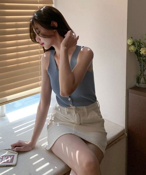 Chaco closet（チャコ クローゼット）の「リブニットフロントボタンコンパクトタンクトップ（タンクトップ・レディース・オレンジ/ホワイト/ベージュ/サックスブルー/ピンク/グリーン/ブラック・FREE）」の12枚目の写真
