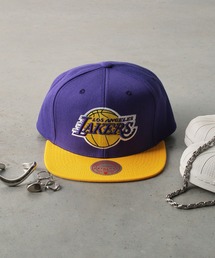 Mitchell&Ness（ミッチェル&ネス）の「【Mitchell&Ness】NBA TEAM 2 TONE 2.0 SNAPBACK NBA CELTICS BULLS LAKERS KNICKS SUNS/ベースボールキャップ（キャップ）」