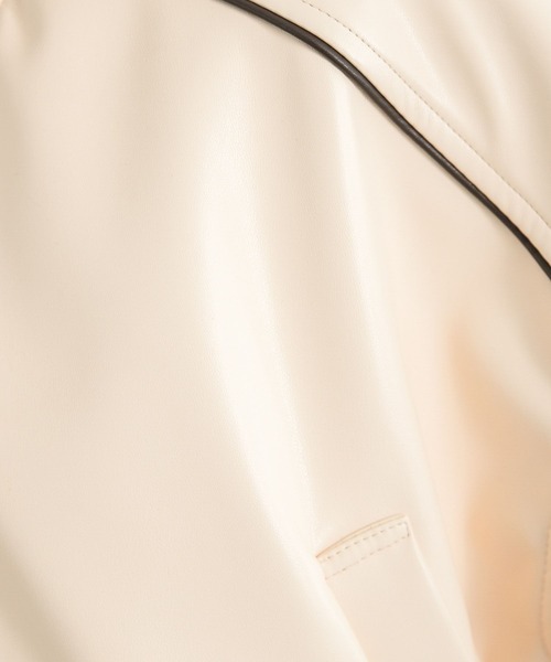 PAGEBOY（ページボーイ）の「フェイクレザーパイピングショートブルゾン（ブルゾン・レディース・アイボリー/ブラック・FREE）」の5枚目の写真
