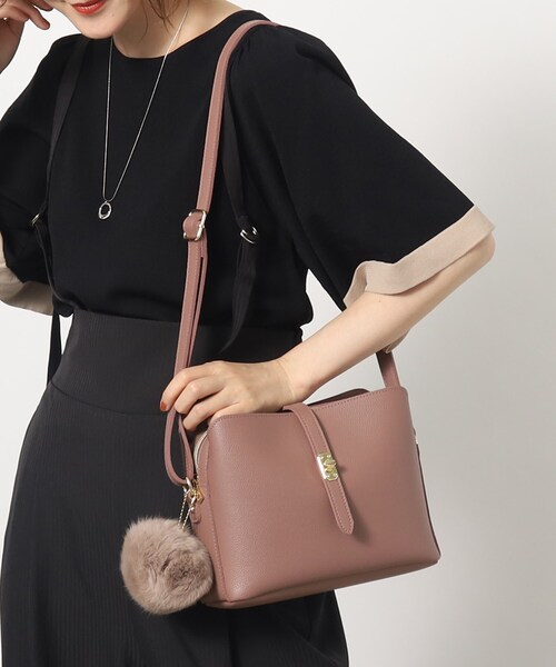 grove（グローブ）の「◆【人間工学】ベルトヒネリ ファーポン スクエアショルダー（ショルダーバッグ・レディース・ライトグレー/ピンク系/ブラック/ダークグレー/スミクロ/レッド系1/ダークグリーン・00）」の6枚目の写真