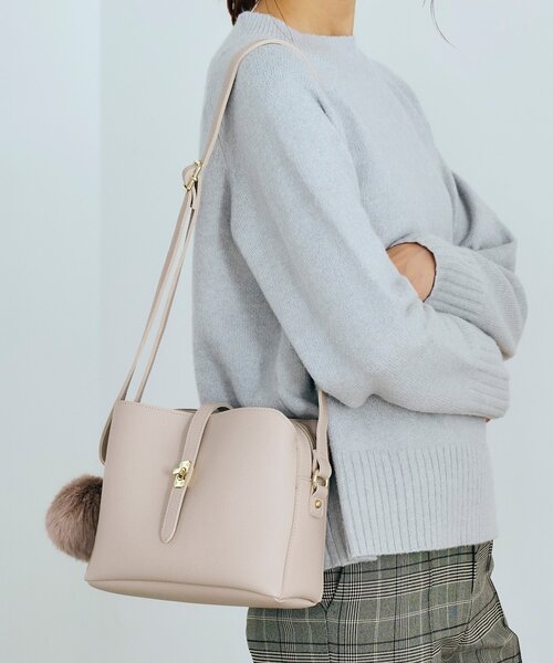 grove（グローブ）の「◆【人間工学】ベルトヒネリ ファーポン スクエアショルダー（ショルダーバッグ・レディース・ライトグレー/ピンク系/ブラック/ダークグレー/スミクロ/レッド系1/ダークグリーン・00）」の4枚目の写真