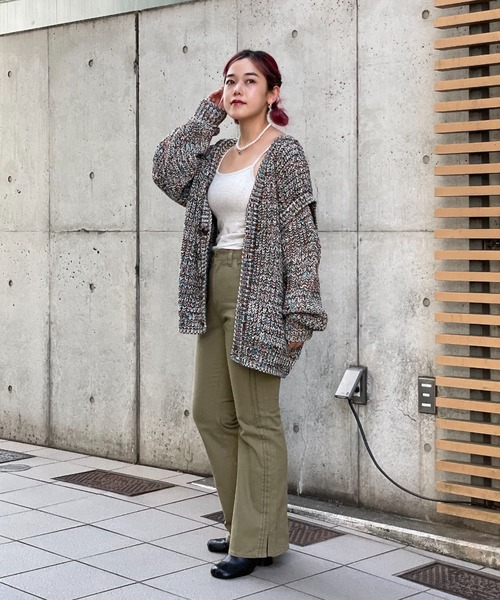 CIAOPANIC（チャオパニック）の「サイドピンタックラインフレアデニムパンツ（デニムパンツ・レディース・カーキ/ブラック/ブルー・1/0）」の4枚目の写真