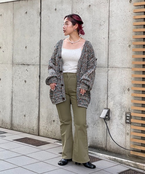 CIAOPANIC（チャオパニック）の「サイドピンタックラインフレアデニムパンツ（デニムパンツ・レディース・カーキ/ブラック/ブルー・1/0）」の5枚目の写真