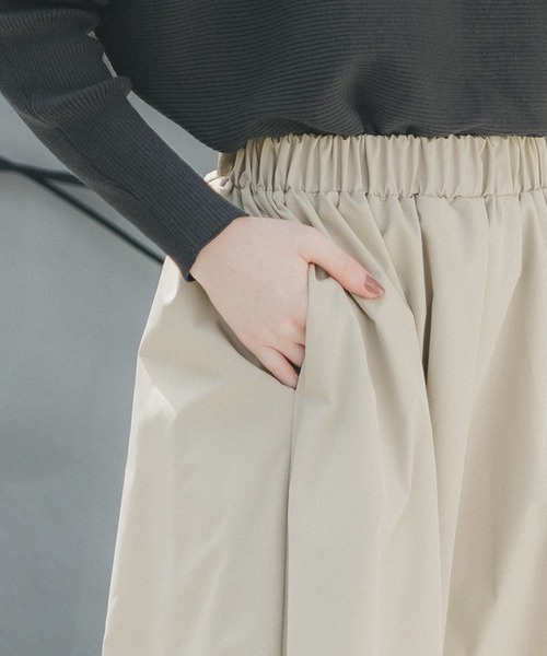coca(coca)(コカ)の「タフタフレアロングスカート(スカート・レディース・グレイッシュベージュ/ブラック・SHORT/LONG)」の4枚目の写真