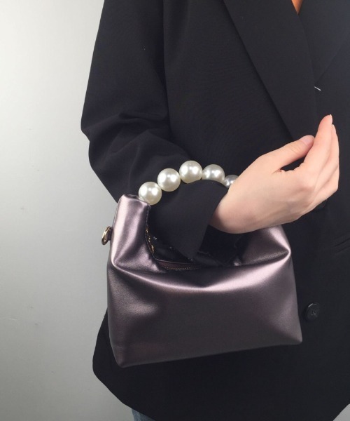 Ritzy(リッツィー)の「パールデザイン ミニハンドバック(ハンドバッグ・レディース・ベージュ/パープル/シルバー/ホワイト/ブラック・FREE)」の4枚目の写真