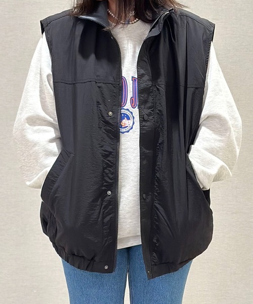 MRU(エムアールユー)の「MRU/エムアールユー ナイロン 撥水 裏フリース スタンドベスト(ベスト・メンズ・ブラック/グリーン/アイボリー・LL/L/M)」の1枚目の写真