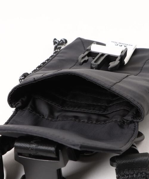 A.P.C.（アーペーセー）の「CROSSBODY POUCH TREK 24P（ボディバッグ
