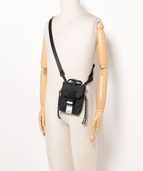 A.P.C.（アーペーセー）の「CROSSBODY POUCH TREK 24P（ボディバッグ