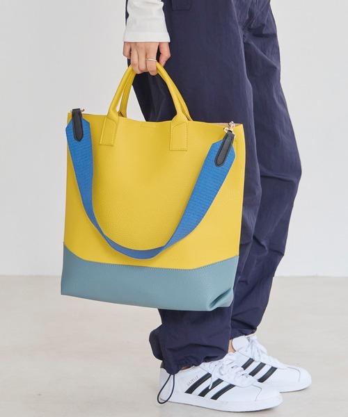 LAVEANGE（ラビアンジェ）の「キャンバスカラーストラップバッグ（ショルダーバッグ・レディース・イエロー/グリーン/ライトグレー・F）」の3枚目の写真