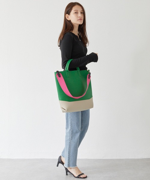 LAVEANGE（ラビアンジェ）の「キャンバスカラーストラップバッグ（ショルダーバッグ・レディース・イエロー/グリーン/ライトグレー・F）」の11枚目の写真