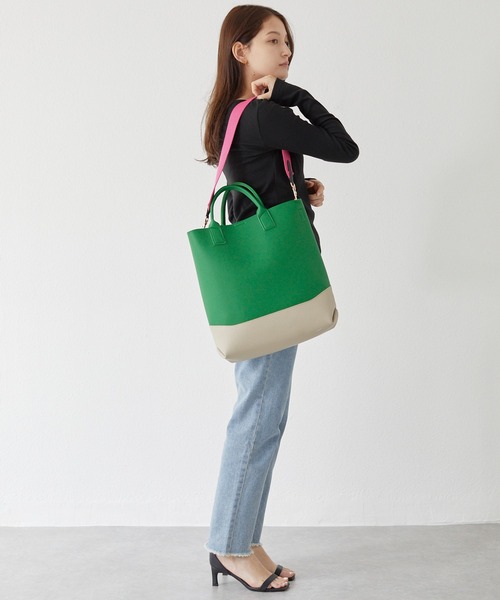 LAVEANGE（ラビアンジェ）の「キャンバスカラーストラップバッグ（ショルダーバッグ・レディース・イエロー/グリーン/ライトグレー・F）」の13枚目の写真