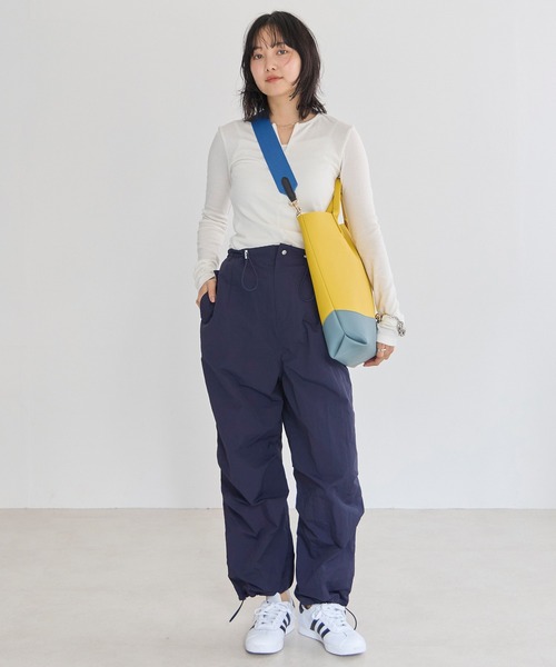 LAVEANGE（ラビアンジェ）の「キャンバスカラーストラップバッグ（ショルダーバッグ・レディース・イエロー/グリーン/ライトグレー・F）」の5枚目の写真