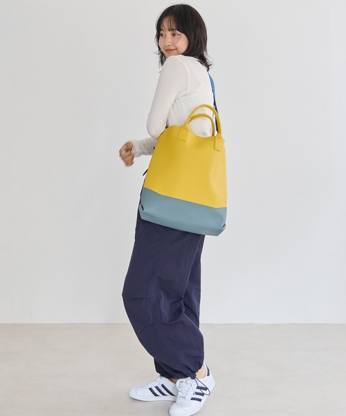 LAVEANGE（ラビアンジェ）の「キャンバスカラーストラップバッグ（ショルダーバッグ・レディース・イエロー/グリーン/ライトグレー・F）」の6枚目の写真