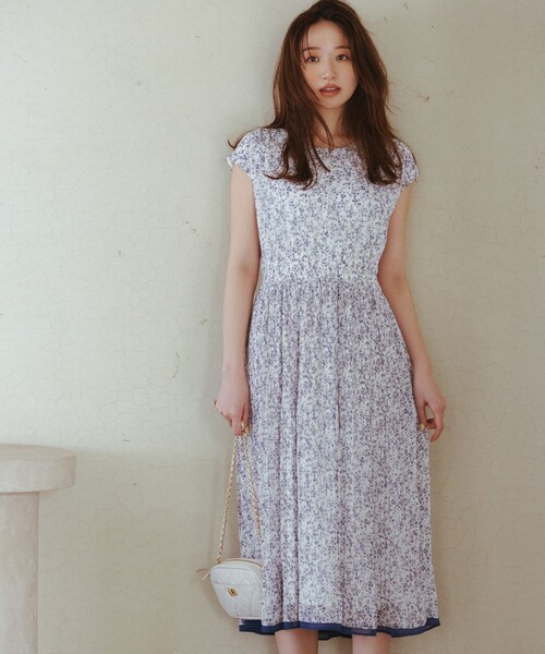 ANY SIS(エニィスィス)の「【洗える】フラワープリーツ ワンピース(ワンピース・レディース・アイボリー系4/ライトグリーン系4/ブラック系4・1/2/3)」の1枚目の写真