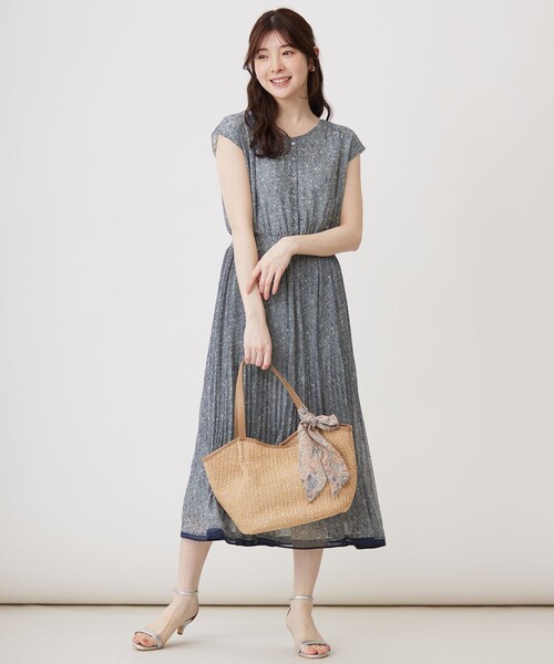 ANY SIS(エニィスィス)の「【洗える】フラワープリーツ ワンピース(ワンピース・レディース・アイボリー系4/ライトグリーン系4/ブラック系4・1/2/3)」の11枚目の写真