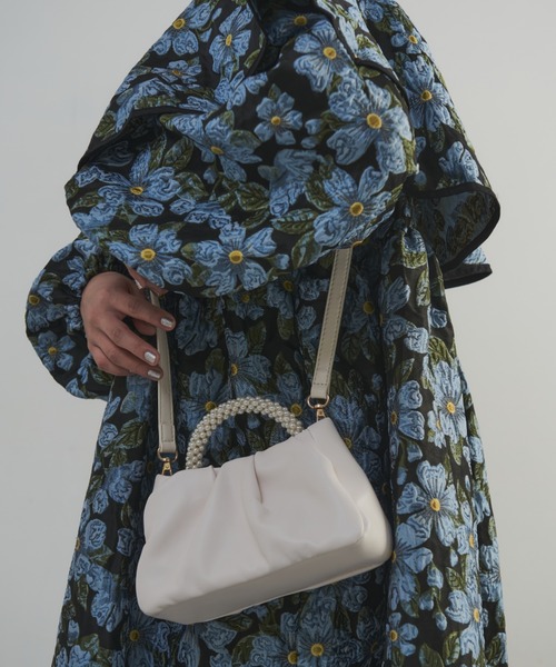 MERLOT(メルロー)の「パールハンドバッグ(ハンドバッグ・レディース・ブラック/ホワイト・FREE)」の1枚目の写真