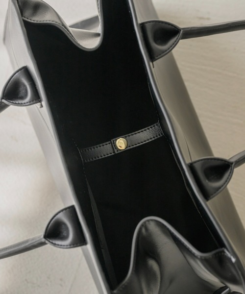 NEUNA（ヌナ）の「【大容量！A４ファイルやパソコンもすっぽり入る！】【お仕事やご旅行にもおすすめ】サイドベルトレザーボストンバッグ（ボストンバッグ・レディース・ブラウン/ブラック・FREE）」の22枚目の写真