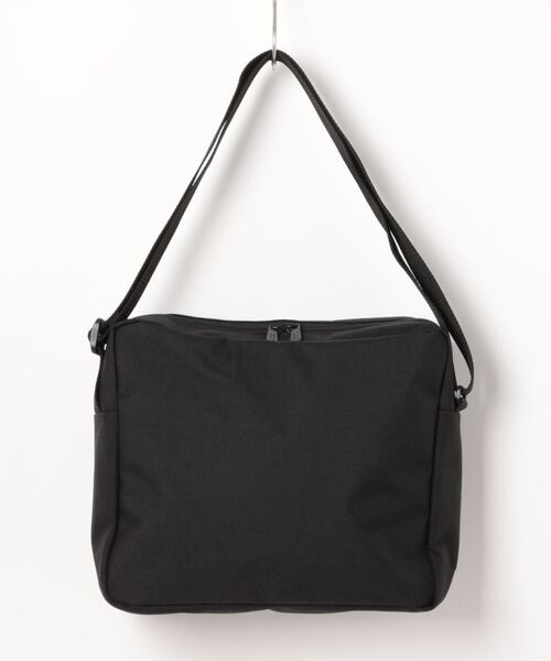 Manhattan Portage（マンハッタンポーテージ）の「Voyager Shoulder Bag（ショルダーバッグ・メンズ・ブラック・SMALL）」の14枚目の写真