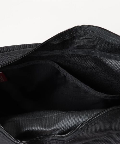 Manhattan Portage（マンハッタンポーテージ）の「Voyager Shoulder Bag（ショルダーバッグ・メンズ・ブラック・SMALL）」の16枚目の写真